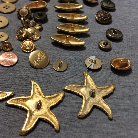 Vintage Golden Buttons Lot - Picture 13 of 13